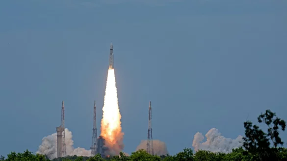 Das indische Raumschiff Chandrayaan-3, das Wort f&uuml;r "Mondfahrzeug" in Sanskrit, startet vom Satish Dhawan Space Centre im indischen Sriharikota. - &copy; Aijaz Rahi/AP/dpa