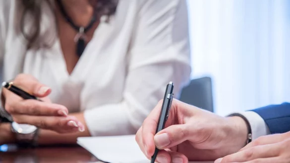 Eine gemeinsame oder zwei getrennte Steuererkl&auml;rungen? Diese Entscheidung sollten verheiratete Paare nach einer Trennung besser mit k&uuml;hlem Kopf treffen - und nicht &uuml;berst&uuml;rzt. - &copy; Christin Klose/dpa-tmn