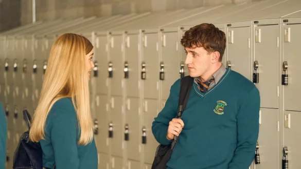 Connell (Paul Mescal) ist offensichtlich der Schwarm der attraktiven Rachel (Leah McNamara). - &copy; Enda Bowe/ZDFneo/dpa