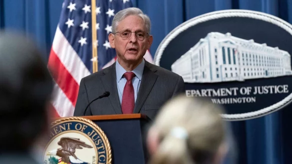US-Justizminister Merrick Garland spricht während einer Pressekonferenz zur Ankündigung einer internationalen Ransomware-Durchsetzungsaktion im Justizministerium in Washington. - © Jose Luis Magana/AP/dpa