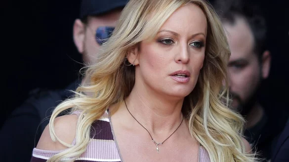 Stormy Daniels muss Donald Trump Anwaltskosten erstatten. Das hat ein Berufungsgericht entschieden. - &copy; Markus Schreiber/AP/dpa