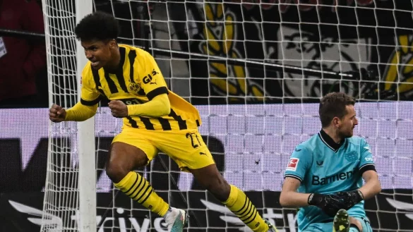 Dortmunds Karim Adeyemi feiert seinen Treffer gegen Leverkusen. - &copy; Bernd Thissen/dpa