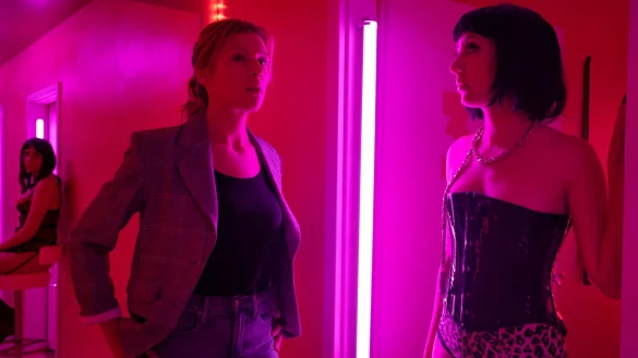 Die Komissarin Julia Grosz (Franziska Weisz, l) ermittelt im Fall um einen vermeindlichen Auftragsmord an einem Bordellbesitzer. - &copy; Christine Schr&ouml;der/WDR/ARD/dpa