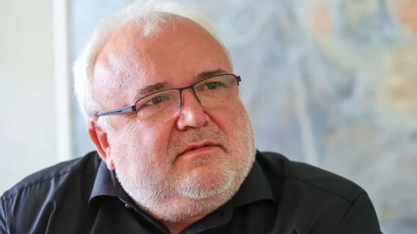 Zoodirektor J&ouml;rg Junhold wehrt sich gegen die Kritik nach der Schlachtung eines Zebras. - &copy; Jan Woitas/dpa