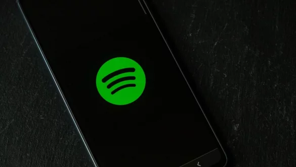 Aufgepasst: Spotify-Kundinnen und -Kunden sollten bei SMS, die angeblich von dem Musikstreamingdienst kommen, misstrauisch sein. - &copy; Laura Ludwig/dpa-tmn