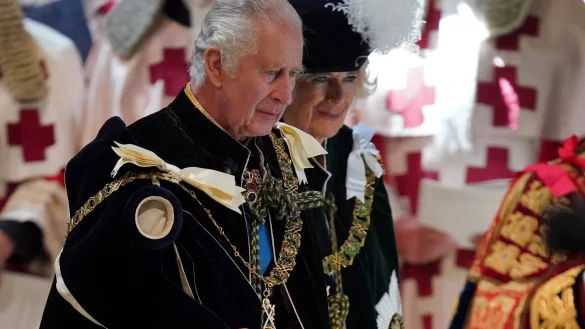 Der britische König Charles III. (l) und Königin Camilla in der St. Giles\' Cathedral in Edinburgh. - © Jonathan Brady/Pool PA/AP/dpa