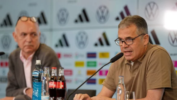DFB-Pr&auml;sident Bernd Neuendorf stellt in einer Pressekonferenz in Frankfurt Andreas Rettig (r) als neuen DFB-Gesch&auml;ftsf&uuml;hrer Sport vor. - &copy; Thomas Frey/dpa