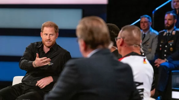 Prinz Harry (l), Jens Niemeyer (r) und Boris Pistorius zu Gast in der Fernsehsendung &laquo;das aktuelle sportstudio&raquo;. - &copy; Ralph Orlowski//ZDF und Ralph Orlowski