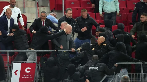 In Alkmaar gab es Unruhen auf der Trib&uuml;ne. - &copy; -/ANP/dpa