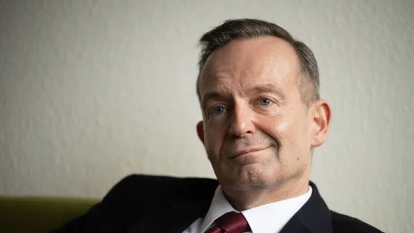 Nach Ansicht des Verkehrsministers Volker Wissing ist der Verkehrssektor trotz verfehlter Klimaziele auf einem guten Weg. - &copy; Sebastian Gollnow/dpa