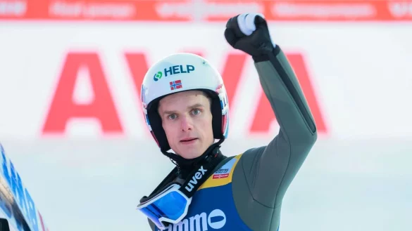 Der Norweger Halvor Egner Granerud gewann in Lillehammer vor den &Ouml;sterreichern Stefan Kraft und Manuel Fettner. - &copy; Geir Olsen/NTB/dpa