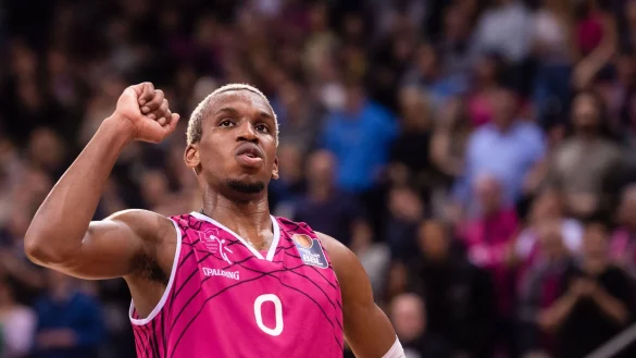 TJ Shorts feierte mit den Telekom Baskets Bonn einen weiteren Sieg. - &copy; Marius Becker/dpa