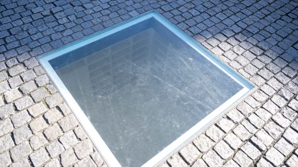 Das Denkmal zur Erinnerung an die B&uuml;cherverbrennung auf dem Bebelplatz in Berlin. - &copy; Christophe Gateau/dpa