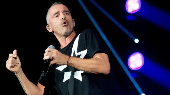 Eros Ramazzotti kannwegen einer Kehlkopfentz&uuml;ndung nicht auftreten. - &copy; Sven Hoppe/dpa