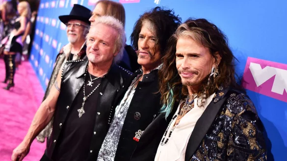 Brad Whitford (l-r), Joe Perry, Joey Kramer, Tom Hamilton und Steven Tyler von Aerosmith bei den MTV Video Music Awards in New York. - &copy; Charles Sykes/Invision/AP/dpa