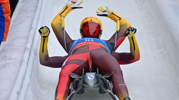 Toni Eggert und Sascha Benecken jubeln im Ziel. - &copy; Martin Schutt/dpa