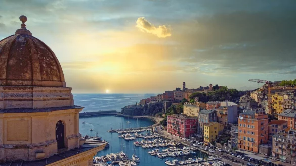Blick von der Zitadelle von Bastia auf den Hafen: F&uuml;r die meisten ist die korsische Stadt nur eine Durchgangsstation, hier legen viele F&auml;hren vom Festland an. - &copy; JC Marsily/Bastia Tourisme Corsica/dpa-tmn