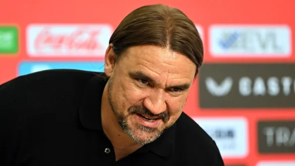 M&ouml;nchengladbachs Trainer Daniel Farke geht nach einer Pressekonferenz aus dem Raum. - &copy; Federico Gambarini/dpa