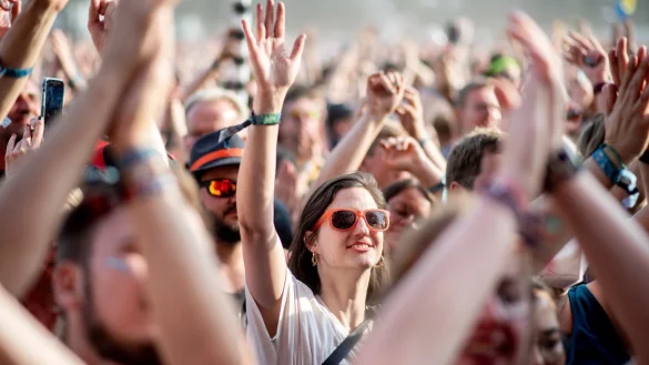 Wozu tanzen die Massen im Sommer 2023? Die Suche nach dem Sommerhit gestaltet sich schwieriger als sonst. - &copy; Hauke-Christian Dittrich/dpa