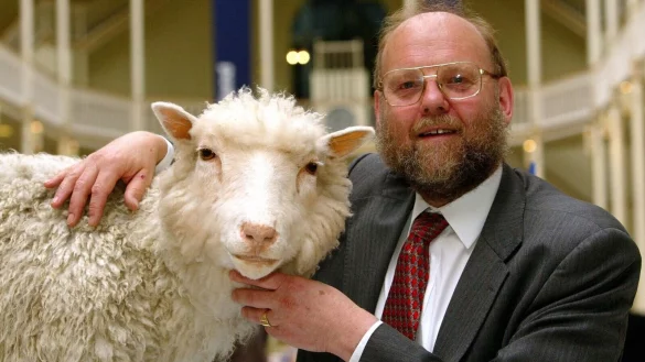 Einer der geistigen V&auml;ter des Klonschafs Dolly, Ian Wilmut, ist tot. Der Wissenschaftler starb im Alter von 79 Jahren, wie die schottische Universit&auml;t Edinburgh mitteilte. - &copy; Maurice Mcdonald/PA Wire/dpa
