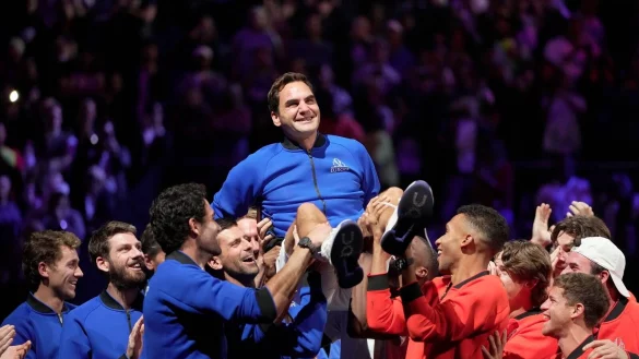 Ex-Tennis-Star Roger Federer wurde beim diesj&auml;hrigen Laver Cup in Vancouver noch einmal geehrt. - &copy; Kin Cheung/AP/dpa