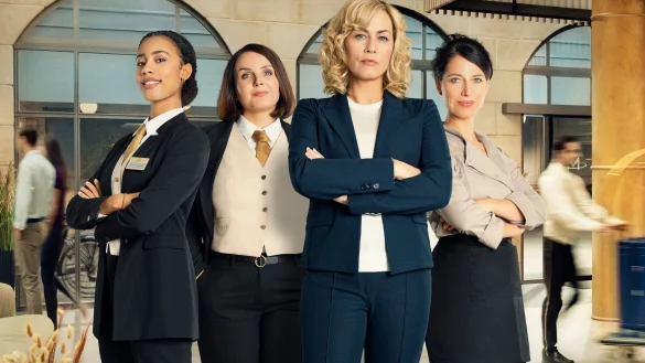 Lara Hildebrandt (Joy Ewulu, l-r), Maria Rietzel (Lea Sophie Salfeld), Eva de Vries (Gesine Cukrowski) und Uli Kersting (Agnes Mann) im &laquo;Hotel Mondial&raquo;. - &copy; Maik Fl&oslash;der/ZDF/dpa