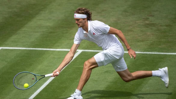 Erwischte ein leichtes Auftaktlos in Wimbledon: Alexander Zverev. - © Jonathan Nackstrand/Aeltc Pool/Press Association/dpa