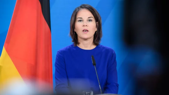 Au&szlig;enministerin Annalena Baerbock &auml;u&szlig;ert sich bei einer Pressekonferenz. - &copy; Bernd von Jutrczenka/dpa