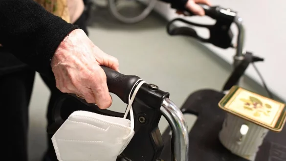 &laquo;Wer pflegebed&uuml;rftig wird, muss Armut f&uuml;rchten&raquo;, warnt der Parit&auml;tische Gesamtverband. - &copy; Angelika Warmuth/dpa