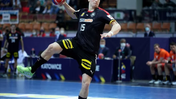 Deutschlands Juri Knorr wirft aufs Tor. - &copy; Jan Woitas/dpa