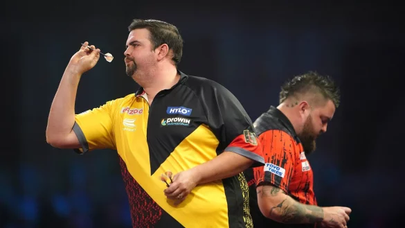 Darts: WM, Halbfinale, Clemens (Deutschland) - Smith (England) im Alexandra Palace: Gabriel Clemens (l) in Aktion. - &copy; Zac Goodwin/PA Wire/dpa