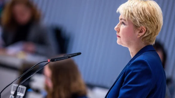 Weist eine Einflussnahme von Seiten der Politik zur&uuml;ck: Manuela Schwesig. - &copy; Jens B&uuml;ttner/dpa