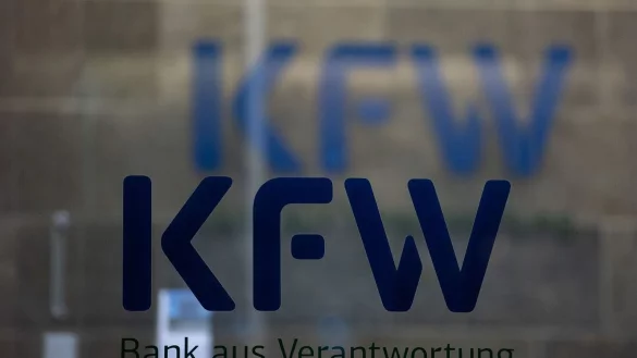 Das Logo der KfW Bankengruppe. Die staatliche F&ouml;rderbank KfW sieht den Wohlstand in Deutschland in Gefahr. - &copy; Sebastian Gollnow/dpa