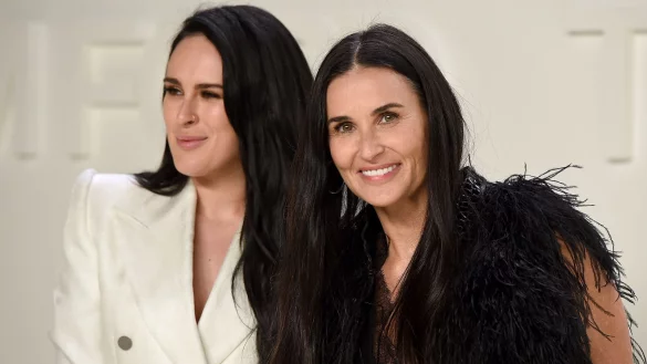 Rumer Willis, US-amerikanische Schauspielerin (l) und ihre Mutter Demi Moore besuchen die Milk Studios in Los Angeles. Die Hollywood-Stars Bruce Willis und Demi Moore sind zum ersten Mal Gro&szlig;eltern geworden. - &copy; Jordan Strauss/Invision/AP/dpa