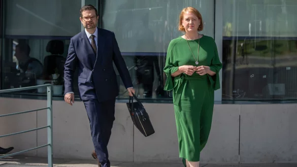 Familienministerin Lisa Paus (Grüne) und Justizminister Marco Buschmann (FDP) bei einem Pressestatement zum Selbstbestimmungsgesetz. - © Michael Kappeler/dpa