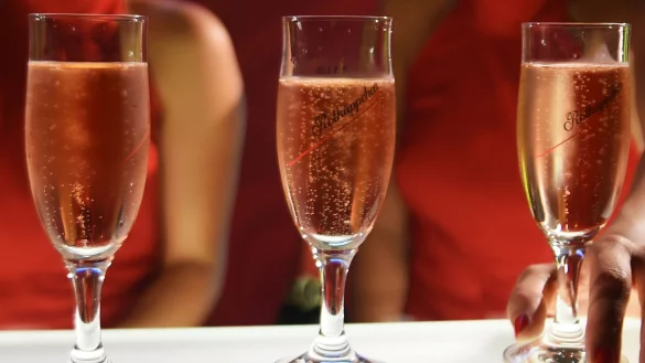 Der Umgang mit Alkohol ist in Deutschland zu lax, sagt der Drogen- und Suchtbeauftragte der Bundesregierung. - &copy; Jens Kalaene/dpa-Zentralbild/dpa