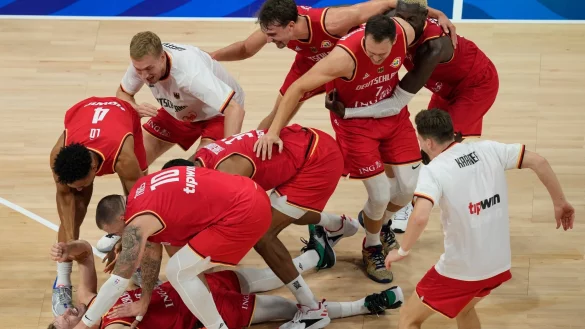 Die deutschen Basketballer stehen erstmals im WM-Finale. - &copy; Aaron Favila/AP/dpa