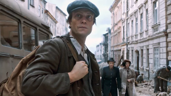 Max (August Diehl) sucht nach der Befreiung aus dem KZ seine Frau und sein Kind. - &copy; Getaway Pictures/BR/Arte/dpa