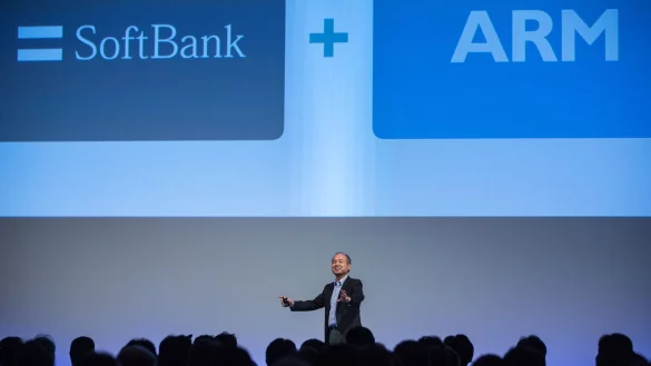 Masayoshi Son, Gr&uuml;nder und CEO von Softbank, w&auml;hrend einer Pressekonferenz. Der Chip-Designer Arm ist ein Schl&uuml;ssel-Unternehmen f&uuml;r die Smartphone-Branche. - &copy; Christopher Jue/EPA/dpa