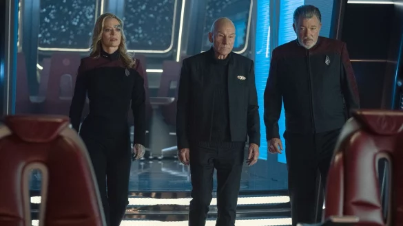 Jeri Ryan als Seven (l-r), Patrick Stewart als Picard und Jonathan Frakes als Riker in einer Episode aus &laquo;Star Trek Picard&raquo;. - &copy; Nicole Wilder/PARAMOUNT+/Amazon Prime Video/dpa
