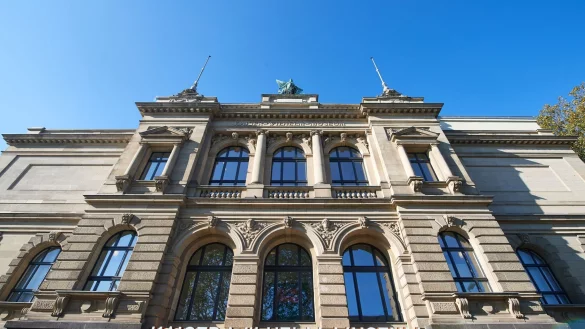 Die Fassade des Kaiser Wilhelm Museum in Krefeld. - &copy; Bernd Thissen/dpa