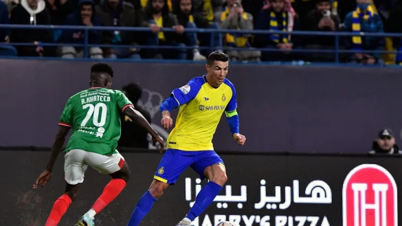 Spielt seit einem halben Jahr bei Al Nassr in der saudischen Liga: Cristiano Ronaldo (r). - &copy; -/AP/dpa