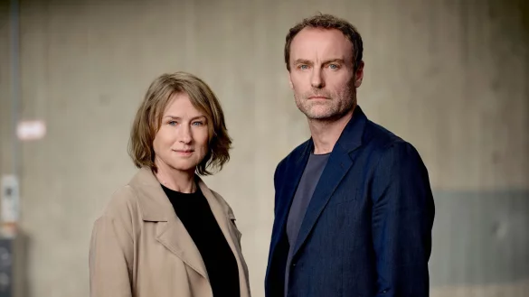Die Kommissarin Susanne Bonard (Corinna Harfouch) und Karow (Mark Waschke) als Ermittler im &laquo;Tatort&raquo;. - &copy; Pascal B&uuml;nning/rbb/dpa