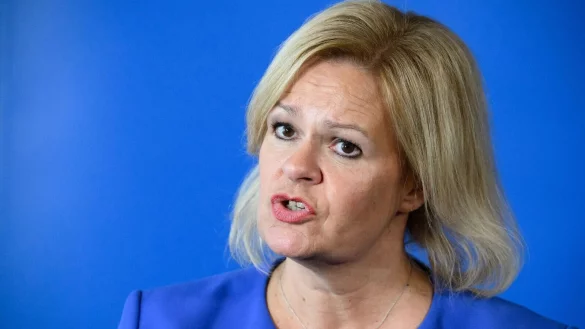 Die vor&uuml;bergehende Wiedereinf&uuml;hrung von Binnengrenzkontrollen im Schengen-Raum ist laut dem Bundesinnenministerium unter Nancy Faeser (SPD) nur das allerletzte Mittel. - &copy; Bernd von Jutrczenka/dpa