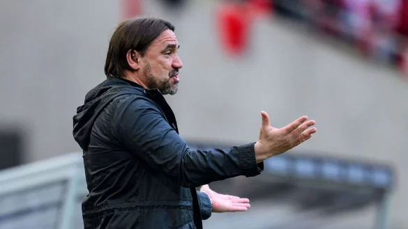 Gladbachs Trainer Daniel Farke gestikuliert. - &copy; Tom Weller/dpa/Archivbild