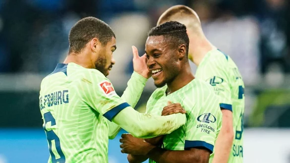 Wolfsburgs Ridle Baku (M) erzielte im ersten Test gegen Augsburg einen Doppelpack. - &copy; Uwe Anspach/dpa/Archivbild