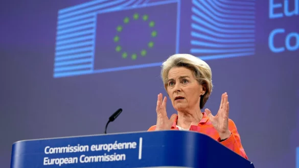 EU-Kommissionspr&auml;sidentin Ursula von der Leyen spricht auf einer Pressekonferenz. - &copy; Virginia Mayo/AP/dpa