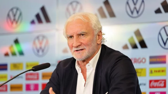 DFB-Sportdirektor Rudi V&ouml;ller bei der Pressekonferenz in Frankfurt/Main. - &copy; J&ouml;rg Halisch/dpa