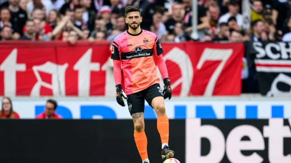 Stuttgarts Torwart Fabian Bredlow kommt gegen Bochum zum Einsatz. - &copy; Tom Weller/dpa