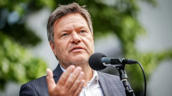 Bundeswirtschaftsminister Robert Habeck spricht zu Medienvertretern. - &copy; Kay Nietfeld/dpa/Archivbild